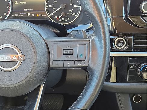 Used 2024 Nissan Pathfinder SV image 18