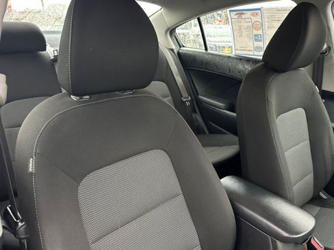 Used 2017 Kia Forte LX image 16