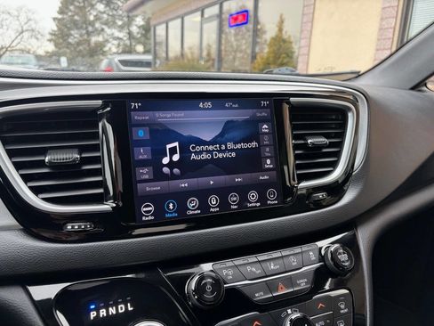 Used 2019 Chrysler Pacifica Touring-L w/ Advanced Safetytec Group image 33