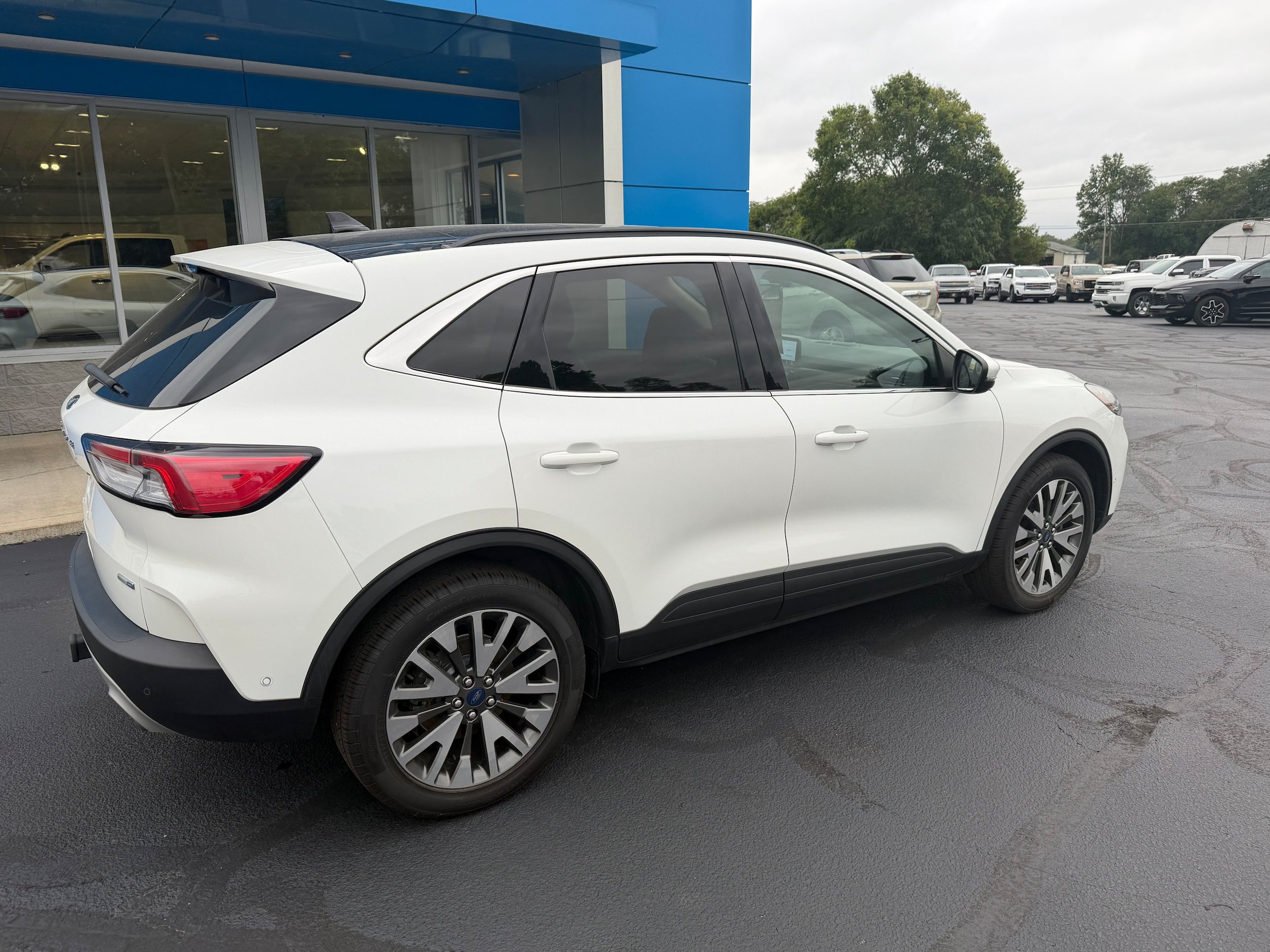 Used 2020 Ford Escape Titanium AWD/4WD image 2