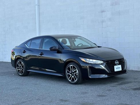 Used 2025 Nissan Sentra SR FWD image 7