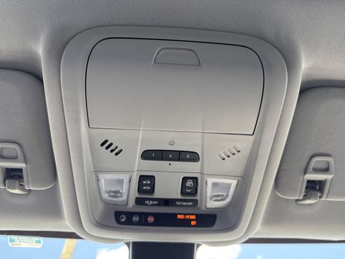 Used 2018 Chevrolet Equinox Premier FWD image 30