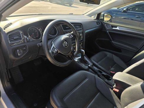 Used 2021 Volkswagen Golf 4-Door image 5