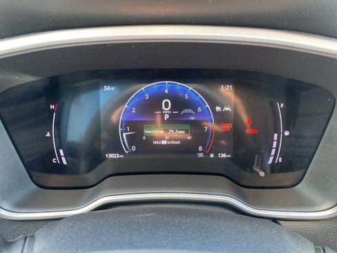 Used 2024 Toyota Corolla Cross XLE image 7