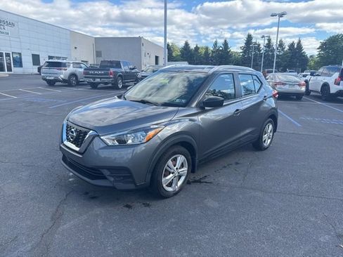 Used 2019 Nissan Kicks S FWD image 3
