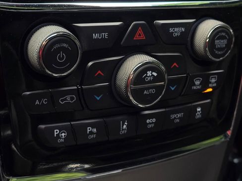 Used 2019 Jeep Grand Cherokee Limited image 35