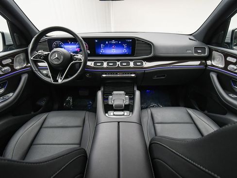 Used 2025 Mercedes-Benz GLS 450 4MATIC image 14