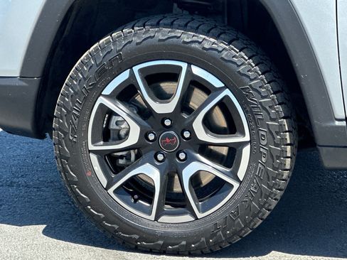 Used 2025 Jeep Compass Trailhawk AWD/4WD image 25