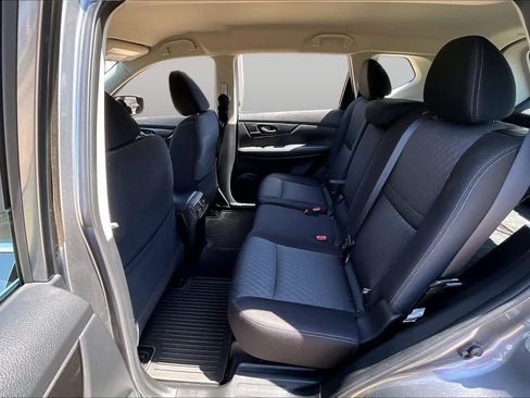 Used 2020 Nissan Rogue S FWD image 18