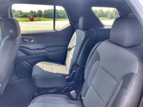 Used 2022 Chevrolet Traverse LT FWD image 30