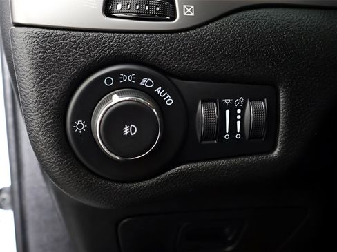 Used 2021 Jeep Cherokee Latitude Lux image 36