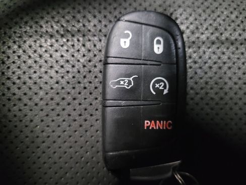 Used 2020 Jeep Grand Cherokee Laredo w/ Quick Order Package 2BN North image 32