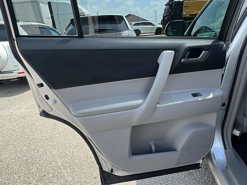 Used 2012 Toyota Highlander 4WD w/ Tech Pkg image 15