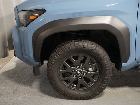 Used 2025 Toyota 4Runner SR5 AWD/4WD image 5