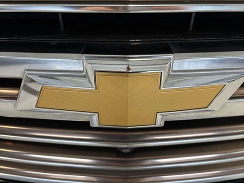 Used 2023 Chevrolet Suburban High Country image 32