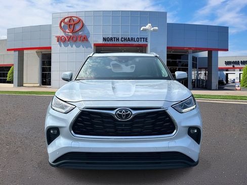 New 2026 Toyota Highlander Limited AWD/4WD image 3