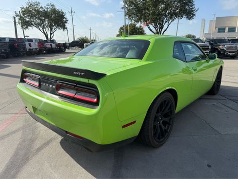Used 2015 Dodge Challenger SRT Hellcat RWD image 4
