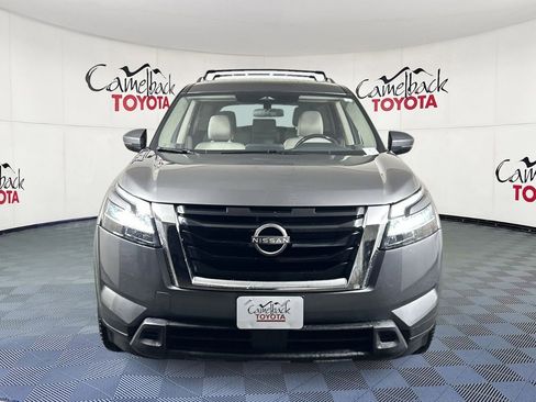 Used 2022 Nissan Pathfinder SV image 2