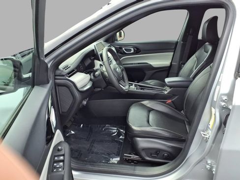 Certified 2025 Jeep Compass Limited AWD/4WD image 23