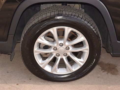 Used 2021 Jeep Cherokee Latitude image 35