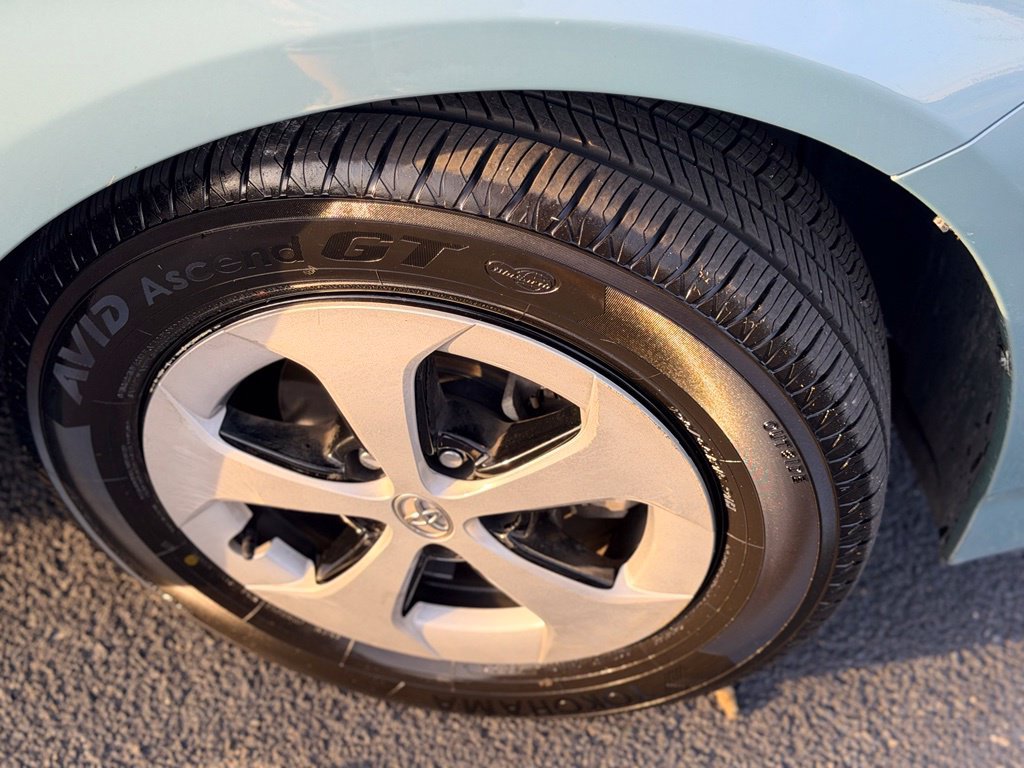 Used 2013 Toyota Prius Four w/ Deluxe Solar Roof Pkg FWD image 39