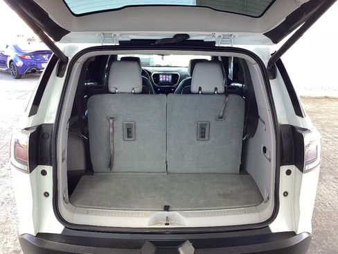 Used 2018 GMC Acadia SLE w/ LPO, Black Accent Package image 15