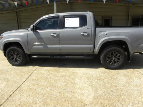 Used 2020 Toyota Tacoma SR5 w/ Technology Package AWD/4WD image 3