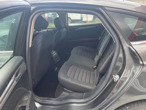 Used 2020 Ford Fusion SE image 8