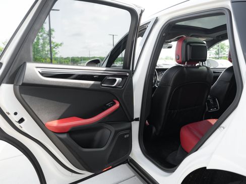 Used 2019 Porsche Macan AWD/4WD image 26