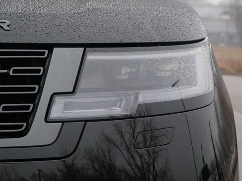 Used 2025 Land Rover Range Rover SE image 6