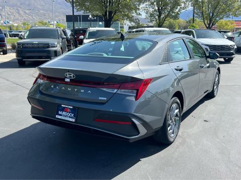New 2026 Hyundai Elantra Blue image 8