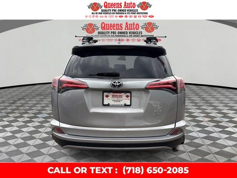 Used 2017 Toyota RAV4 XLE AWD/4WD image 5