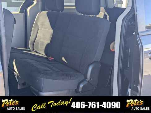 Used 2018 Dodge Grand Caravan SE w/ UConnect Hands-Free Group image 17