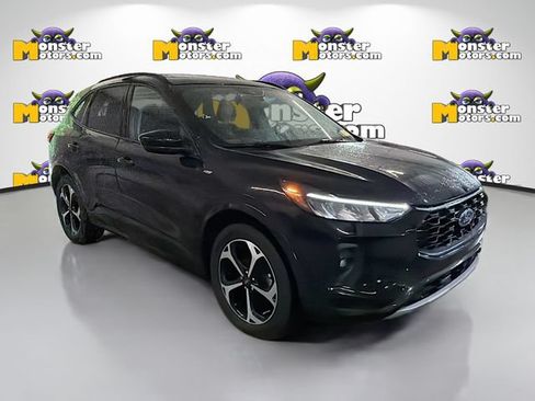 Used 2023 Ford Escape ST-Line Select w/ Tech Pack #1 AWD/4WD image 3
