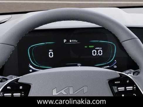 New 2025 Kia Niro SX image 22