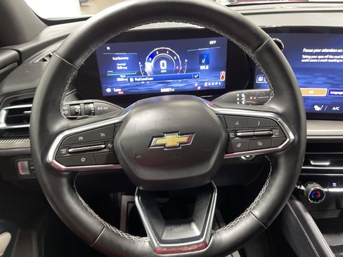 Used 2025 Chevrolet Traverse LT FWD image 30