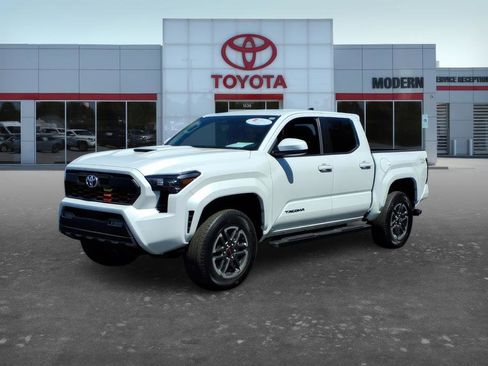 Certified 2025 Toyota Tacoma TRD Sport AWD/4WD image 1