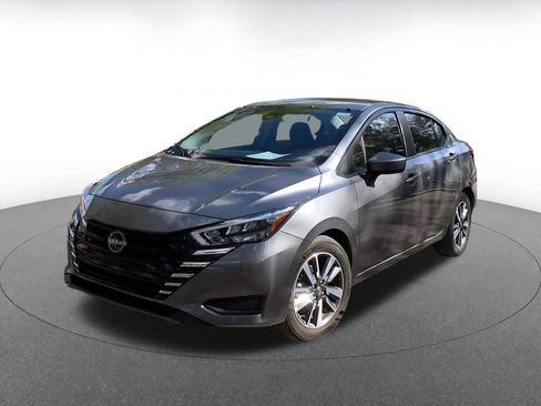 Used 2025 Nissan Versa SV image 3