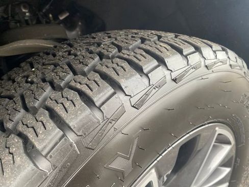 Used 2023 Chevrolet Tahoe Z71 w/ Luxury Package image 24