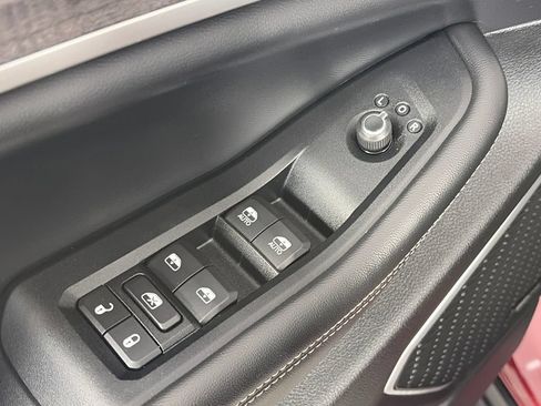 Used 2023 Jeep Grand Cherokee Limited w/ Black Appearance Package AWD/4WD image 25