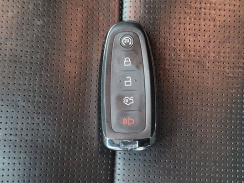 Used 2019 Ford Taurus Limited FWD image 32