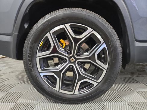 Used 2022 Rivian R1S Launch Edition image 12