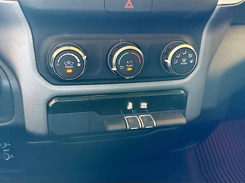 Used 2020 RAM 1500 Big Horn AWD/4WD image 16