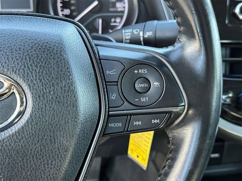 Used 2023 Toyota Camry SE image 11