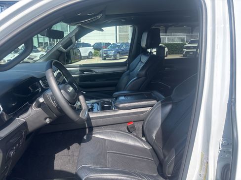 Used 2023 Jeep Wagoneer Series II RWD image 11