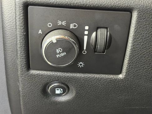 Used 2018 Jeep Grand Cherokee Altitude AWD/4WD image 24