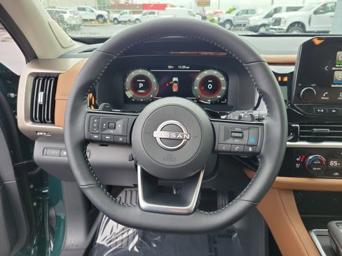 Certified 2025 Nissan Pathfinder Platinum w/ Black Appearance Package AWD/4WD image 21
