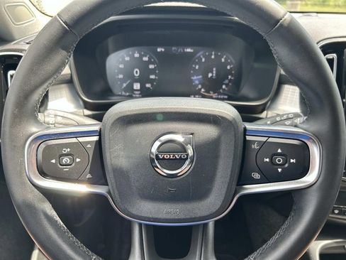 Used 2022 Volvo XC40 T5 Momentum AWD/4WD image 32