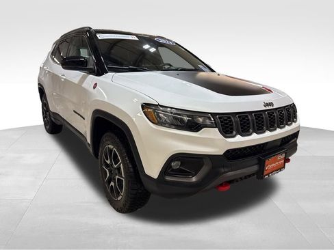 Used 2024 Jeep Compass Trailhawk w/ Trailhawk Convenience Group image 8