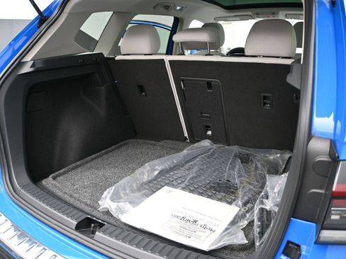 Certified 2025 Volkswagen Taos SE w/ Panoramic Sunroof Package image 13